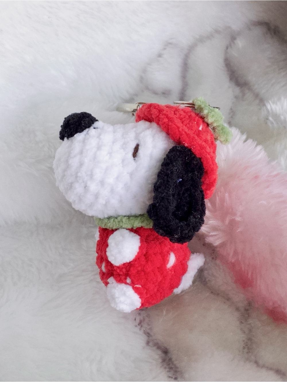 Crochet Snoopy Keychain - Strawberry theme